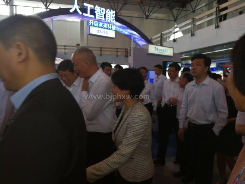 2018�Ї����H�����O(sh��)��Ƽ�չ������(hu��)�N����Ʒ����